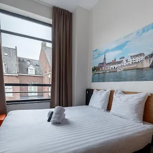 2* Отель Easyhotel City Centre